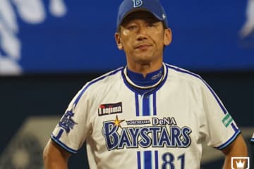 DeNA、ミスから流れを失い2位・巨人に大敗…指揮官「ミスが続いていくと流れも悪くなり、こういった展開になってくる」