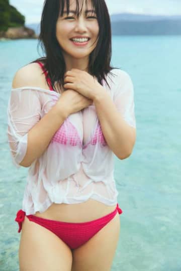磯山さやか、ふんわり美ボディ際立つビキニSHOTに釘付け！デビュー25周年の“グラビアレジェンド”の魅力が全開