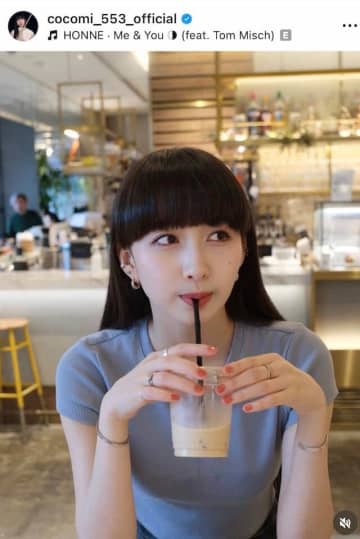 キムタク＆静香の長女Cocomi、無防備な素顔にドキッ　愛犬をギュッとハグ...リラックスの瞬間ぱしゃり