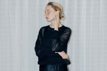 【明日なに着る？】タイトじゃないけど「広がりすぎもしない」絶妙シルエットの黒スカート