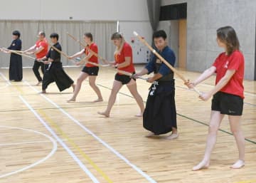 独スポ少、高校生らと交流　剣道や卓球で汗　茨城・水戸