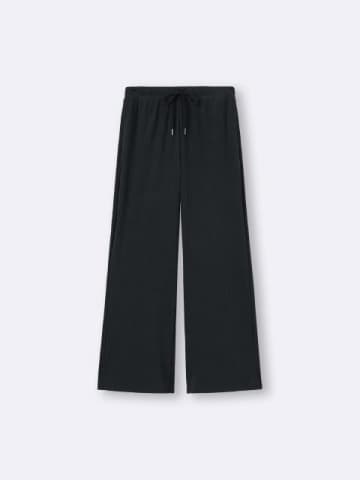 GUの「黒パンツ」がレベル高すぎ！ラクなのに着痩せ効果がハンパない♡優秀アイテム5連発