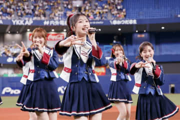 NMB48 阪神×ヤクルト戦で「チューストライク」を披露！
