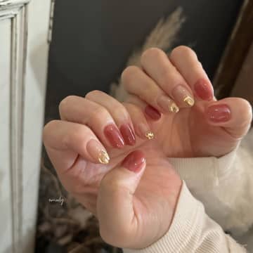 【40・50代ネイル】アクセ無しでも映える！？「ゴールドワンポイントネイル」がめちゃイイ♡