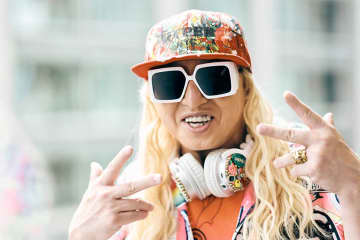 DJ KOO、豪華“映え”プレートに「超感激!!」　64歳誕生日＆DJ45周年W祝いへの娘の直筆メッセに「冥利に尽きる」