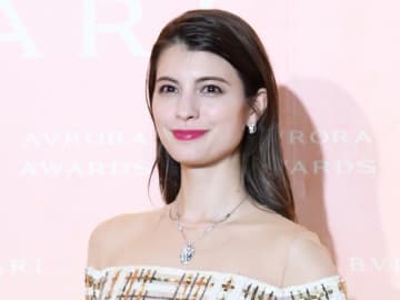 マギー、夏休みに海を満喫　水着姿が「女神」「スタイルヤバ」
