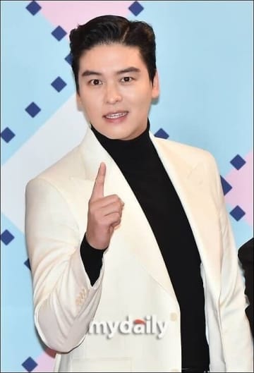 “11月に結婚”イ・ジャンウ、太ったことでオファー減少も…恋人のおかげでスランプ脱出（動画あり）