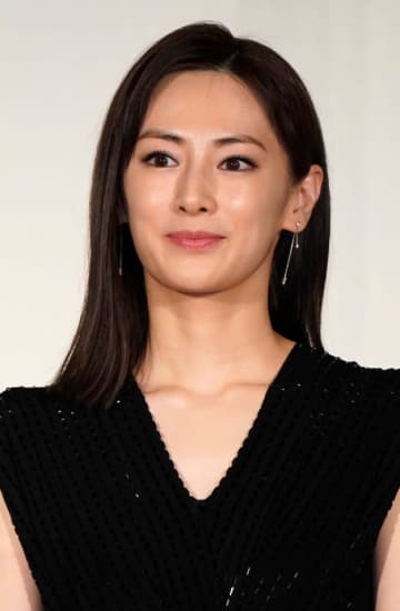 北川景子「ジュエリーと共に…」真珠をまとった姿にSNS沸く→「女神」「本当に日本の宝ですね」