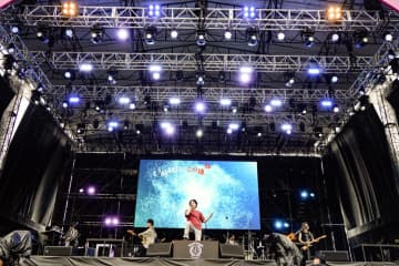 【速レポ】＜LuckyFes’25＞Novelbright、“皆勤賞”ロックバンドの矜持「ぶちあげていきたいと思います！」
