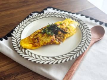 冷蔵庫の定番食材で◎5分で完成！おいしい「納豆オムレツ」