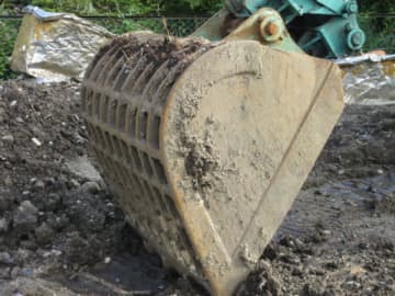 ドラグ・ショベルで木を押し倒す　用途外使用で土木工事業者送検　秩父労基署【2025年上半期 よく読まれた記事】