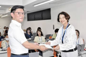 注意喚起の電話で特殊詐欺防ぐ　神奈川県警、オペレーターの女性に感謝状