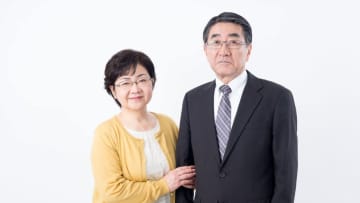 〈年金月15万円〉79歳母を頼りに夢だった〈飲食店を開業する51歳長男〉…ある日、「この家は売るわ」と告げられ絶句「どこで寝ろと？」