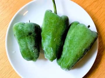 ピーマンは「丸ごと冷凍」が正解！長持ち＆おいしくなる裏ワザ♪