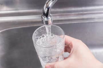 夏の朝の水道水は食中毒リスク？X話題を医師解説　「世界でもトップレベルの安全性」...それでも「特殊条件」に要注意