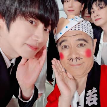 SUPER JUNIOR ヒチョル、ナインティナイン 岡村隆史との記念ショットが話題「11年ぶりの再会」