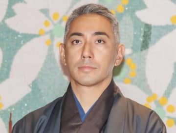 市川團十郎、ビーチで家族旅行を満喫　12歳長男の成長ぶりにネット驚き「大人っぽくなってきましたね」