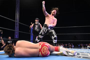 【新日本】フィンレーが上村との死闘制し、逆転で決勝T進出「宣言どおり『G1』史上最大の復活劇を遂げた」