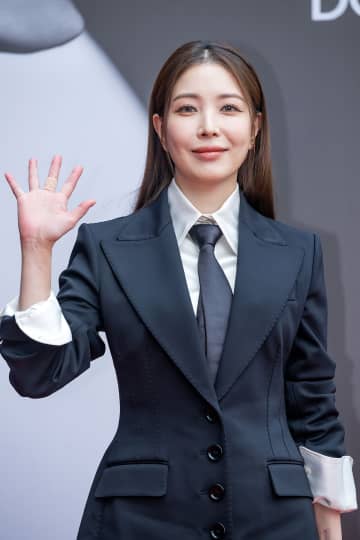 BoA　ド派手金髪に“激変姿”への違和感…デビューから24年、骨壊死でツアー中止の災難も、歌唱力は健在