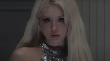 チョン・ソミ、タイトル曲「CLOSER」MV公開…激しいパフォーマンスを披露