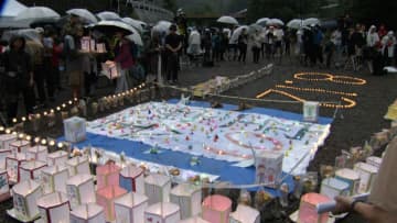 「父が生きられなかった10年間、ちゃんと生きてこられたかな」日航機墜落事故から40年を前に墜落現場の麓で“灯籠流し”へ