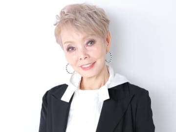 研ナオコ、愛娘のバースデーを祝福　幸せ家族ショットに反響「母の顔」「優しいお母さん」