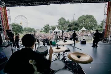 【速レポ】＜LuckyFes’25＞Paledusk、「ガッツリ暴れていただきたい。動いたり、暴れたり、踊ったり、好きなんでしょ？」