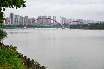 中国重慶で豪雨　河川が増水