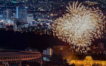 東京の中心で約1万発の花火「神宮外苑花火大会」8/16(土)開催！ まだ間に合うチケット情報や最寄り駅、列車の増発情報をお届け