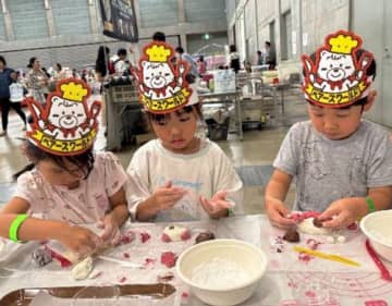 「米粉パンこね体験会」も 熊本製粉が食育イベント