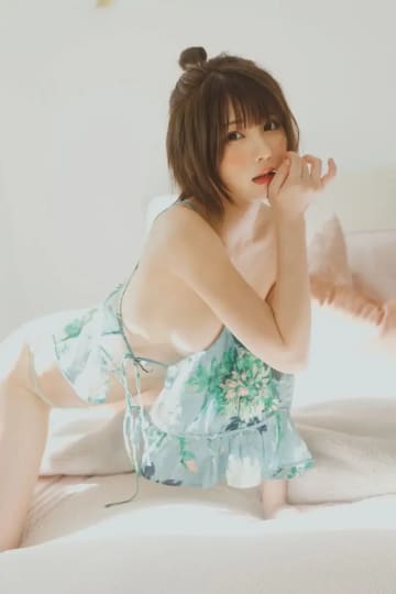 えなこ、グラビア活動の集大成となる写真集『エピローグ』発表