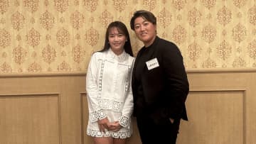 「素敵なカップルに見えます」河本結、先輩とのコントラスト映えるコーデにファン注目