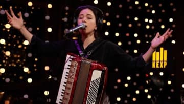 ブラック・カントリー・ニュー・ロード、シアトルのラジオ局「KEXP」でのスタジオライヴ映像が公開