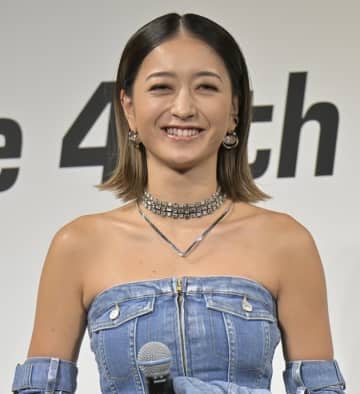 みちょぱ、「サプライズボブカット」の裏側など1年前の結婚式ショット公開⇨ファン「幸せな気分になる」