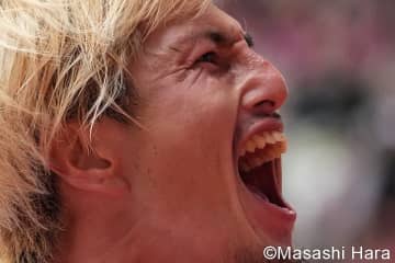 試合前の鹿島FW鈴木優磨に背中ポンポン、FC東京DF長友ジュニアの写真が話題！｢コミュ力お化け｣｢微笑ましい｣｢そのあと優磨は…｣