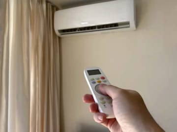 知ってる？夏のエアコン「つけっぱなし」でも電気代を安く抑える方法。コロナの節約術が必見だった