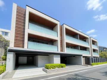 パークナード目白御留山 1階｜「高田馬場」駅徒歩10分。緑と静寂に包まれる、目白御留山の私邸。約20㎡超のテラス付き低層レジデンス