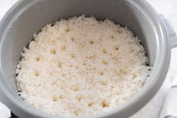 炊いたご飯が腐っている時のサイン６選！絶対に食べてはいけない状態とは？