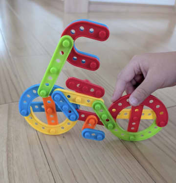 【100万表示】子供がブロックで作った自転車の完成度が話題に！大人も驚く自由な発想…末恐ろしい才能がここに