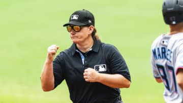 MLB史上初、女性球審のストライクコールにファン拍手喝采「歴史的な瞬間だね！」「いつかNPBでも…」