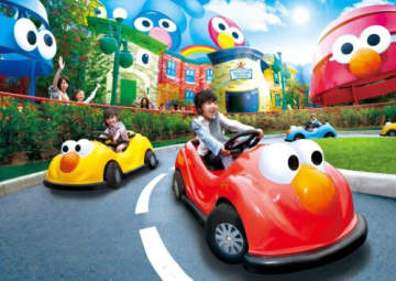 セサミ柄“子ども用ドライバーライセンスカード” USJ「エルモのリトル・ドライブ」で配布スタート