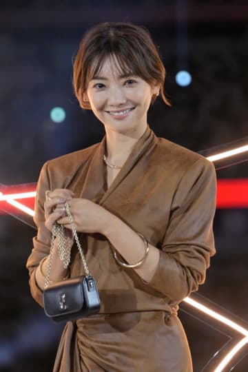 倉科カナ、“夫”とのツーショットに「ベストカップル賞ですね」「ウェディングドレス姿が素敵」とSNS沸く