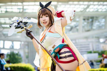 【コスプレ】「コスサミ2025」暑さに負けない太ももを披露したライザ！ゼルダ姫やナミなど灼熱の美麗レイヤー9選【写真32枚】