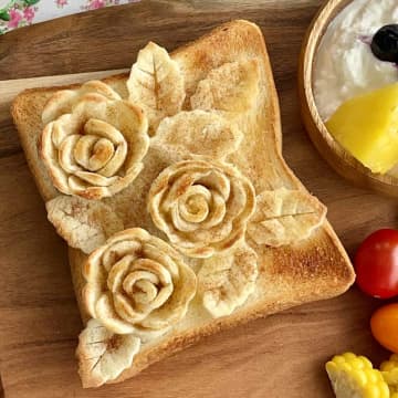 食べるのがもったない♪まるでアートな「ばらのシナモンシュガートースト」レシピ