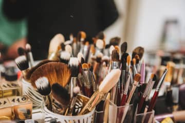 もったいない？処分してOK？40代が捨てられない「美容の愛用品」をジャッジ【後編】