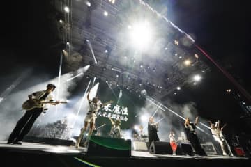 【速レポ】＜LuckyFes’25＞米米CLUB、RAINBOW STAGE 2日目トリに現れた大秘宝の宴