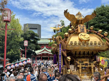 江戸三大祭りのひとつ「富岡八幡宮例祭（深川八幡祭り）」が8月13～17日に開催。17日には二の宮神輿の渡御も！
