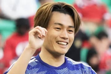日本代表FW上田綺世の“超絶反応”右足ダイレクトボレー弾で開幕！｢反応速度がえげつない｣｢結局お前や日本のストライカーは｣の声