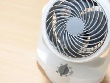 【扇風機の羽根】ホコリが付かなくなる裏ワザ。掃除が断然ラクになりますよ♪
