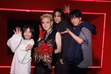 佐藤健主演『グラスハート』撮影の裏側に迫るメイキングムービー“TENBLANKの軌跡”解禁！